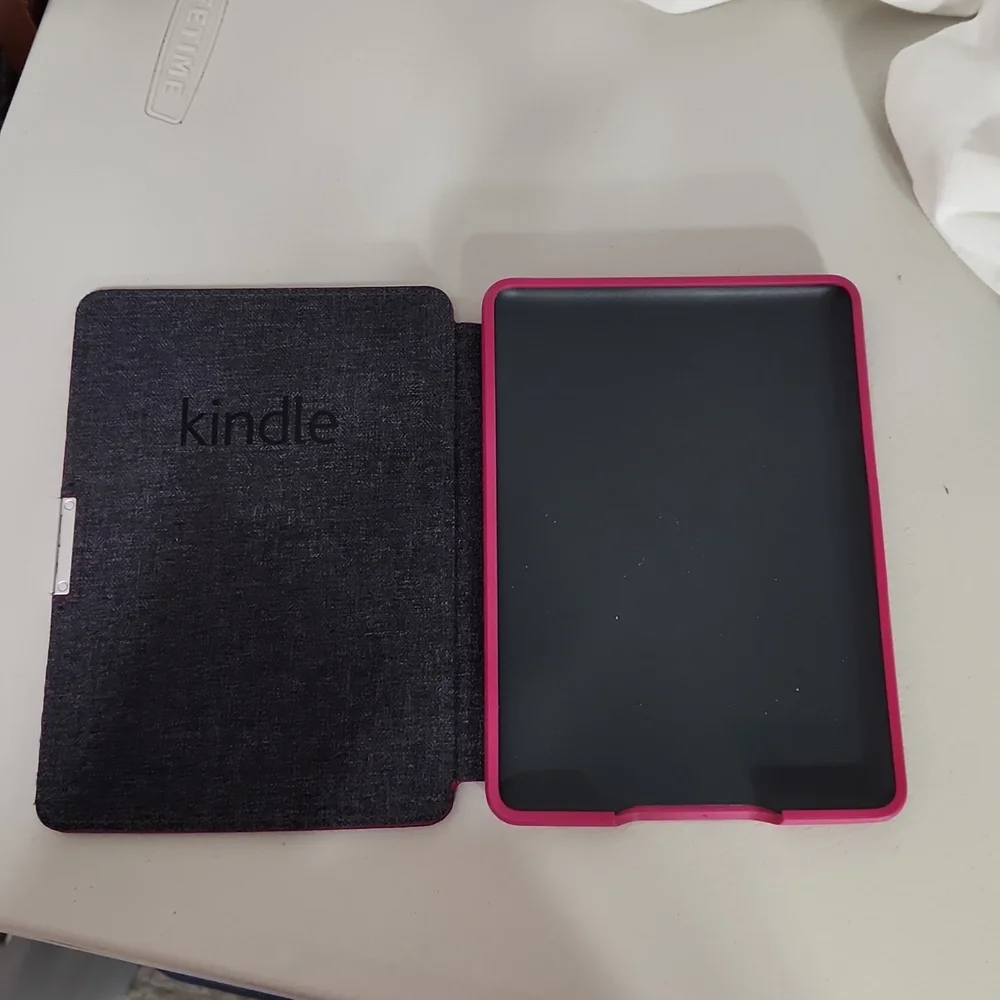 Kindle Case Textured Raspberry Color Magnetic Closure - Picture 5 of 8